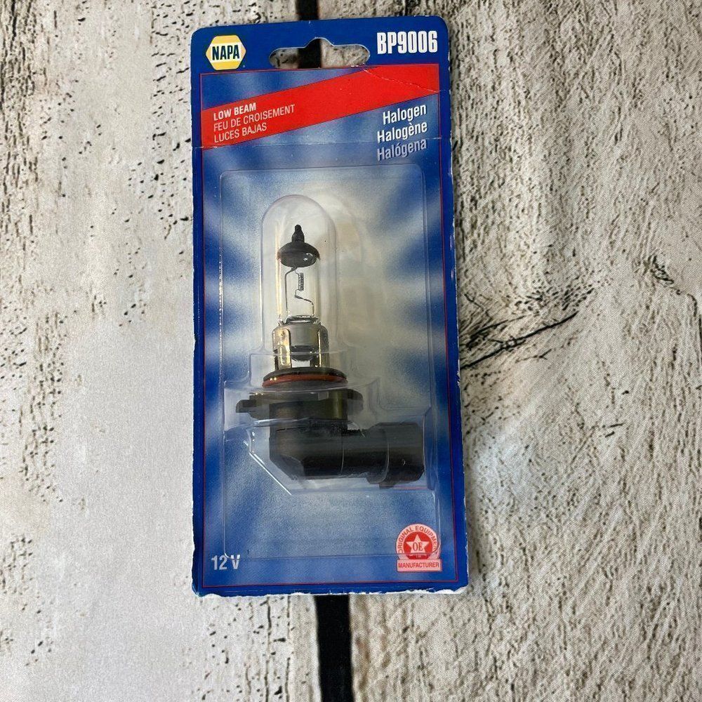 NAPA OE Quality 9006 Headlight / FogLight Bulb (Pack of 1) | New